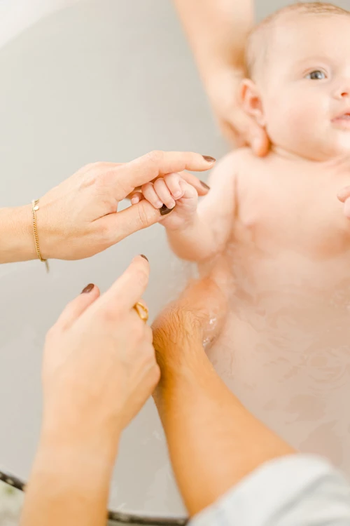 main poignet enfant marron gris